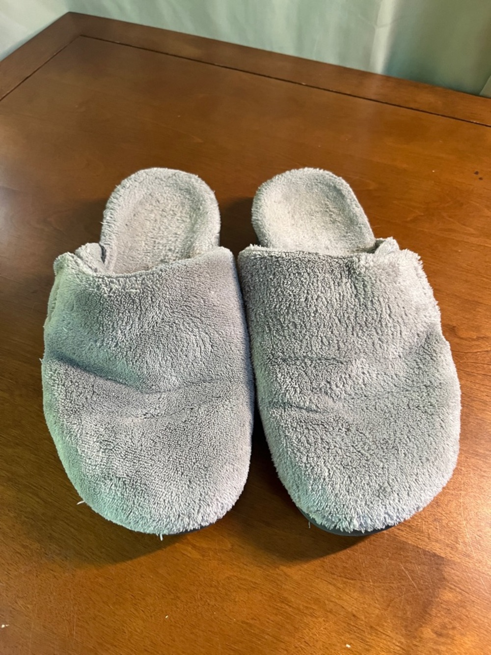 Vionic Gemma  Plush Slip-On House Slippers in Light Gray